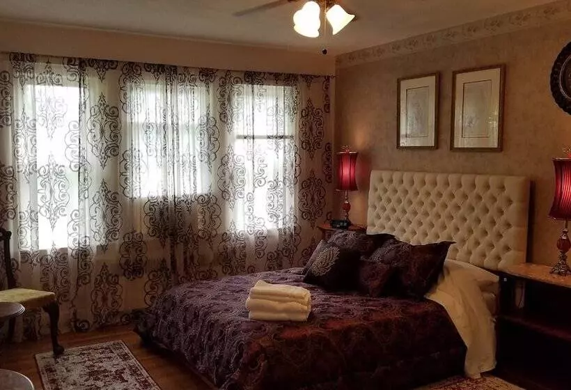 تختخواب و صبحانه Natalie House   Boston