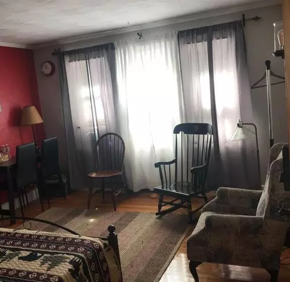 تختخواب و صبحانه Natalie House   Boston