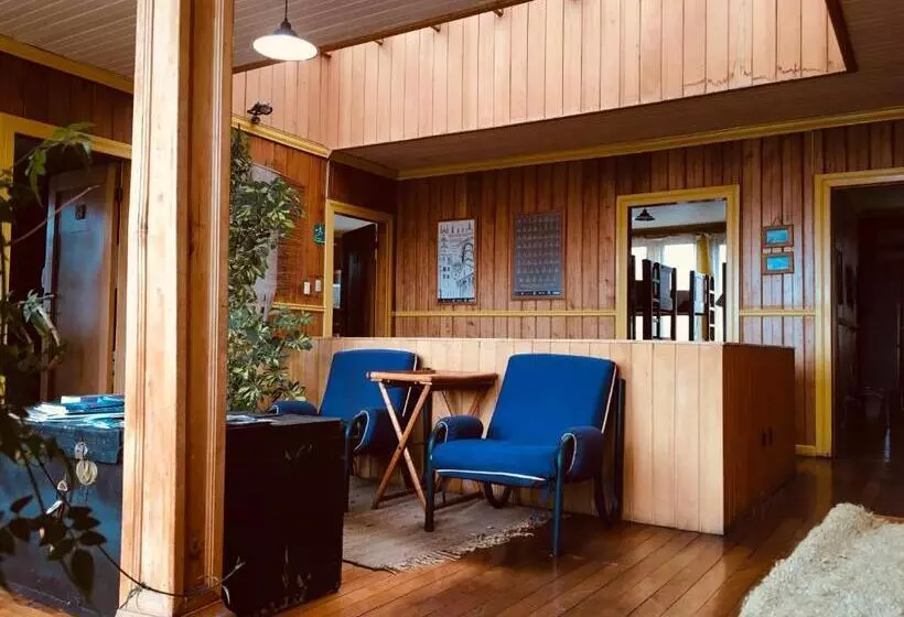 ペンション 13 Lunas Hostel