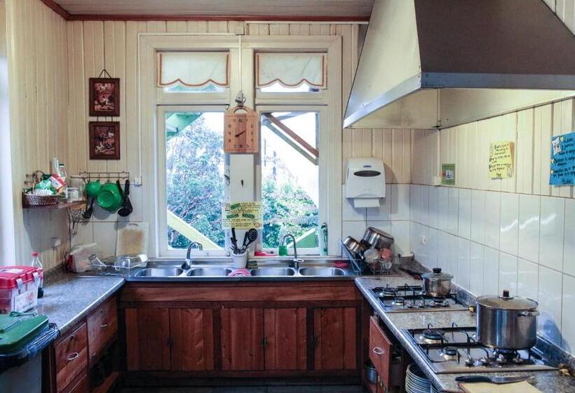 Pension 13 Lunas Hostel