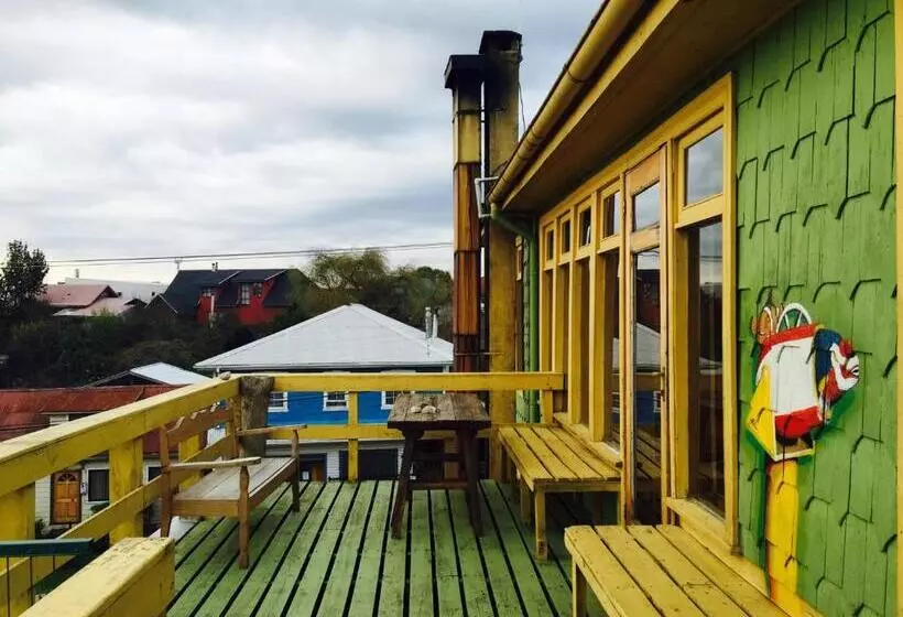 ペンション 13 Lunas Hostel