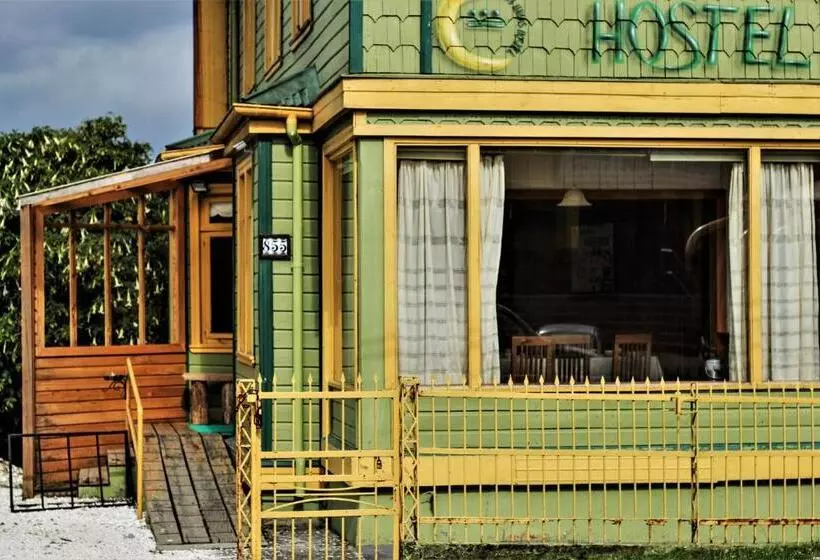 ペンション 13 Lunas Hostel