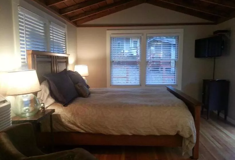 Hotelli China Creek Cottages