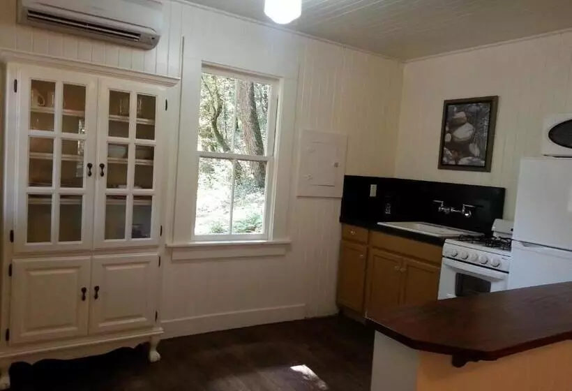 Hotelli China Creek Cottages