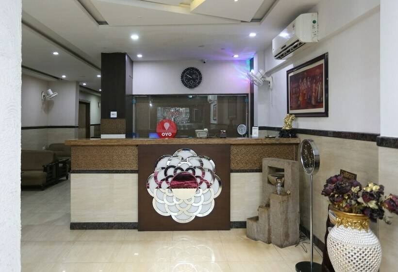 Oyo 12479 Hotel City Shine