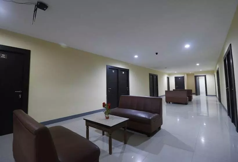 ペンション Reddoorz Near Itc Cempaka Mas