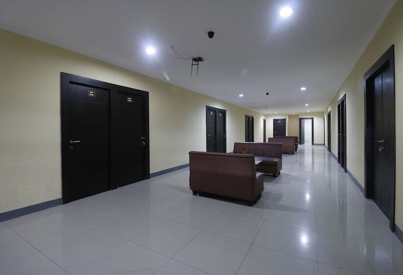 פנסיון Reddoorz Near Itc Cempaka Mas