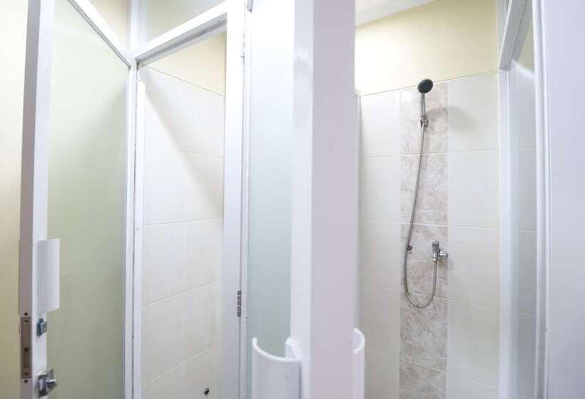 פנסיון Reddoorz Near Itc Cempaka Mas