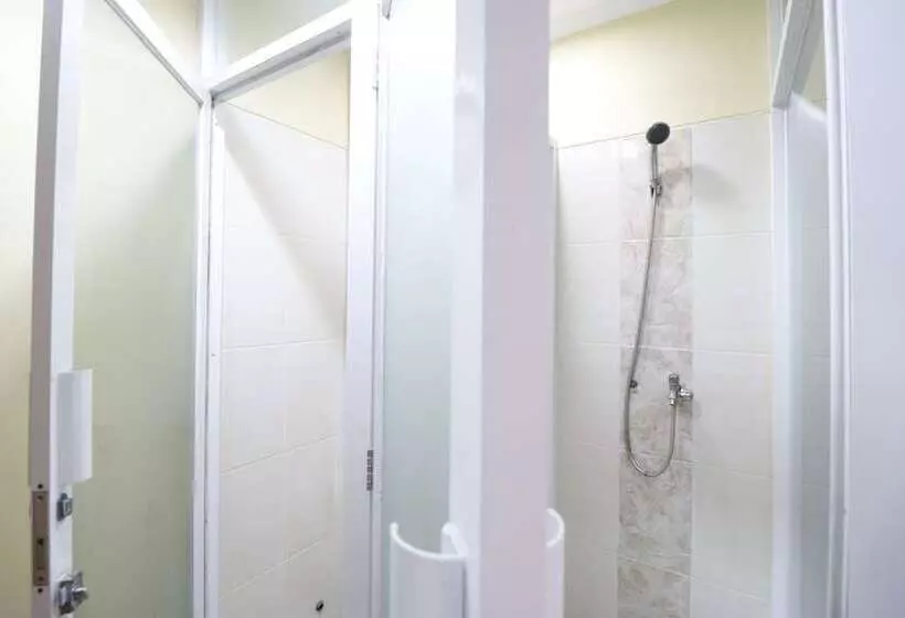 ペンション Reddoorz Near Itc Cempaka Mas