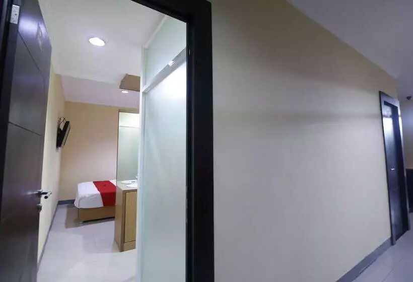 ペンション Reddoorz Near Itc Cempaka Mas