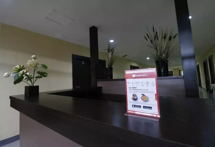 ペンション Reddoorz Near Itc Cempaka Mas