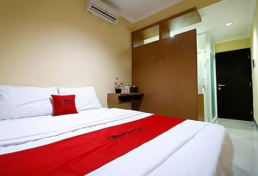 ペンション Reddoorz Near Itc Cempaka Mas