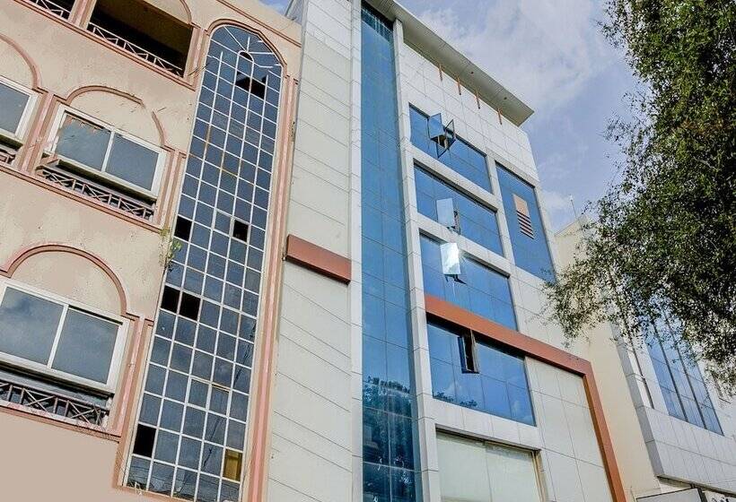 בית מלון כפרי Fab Leela Grand Inn