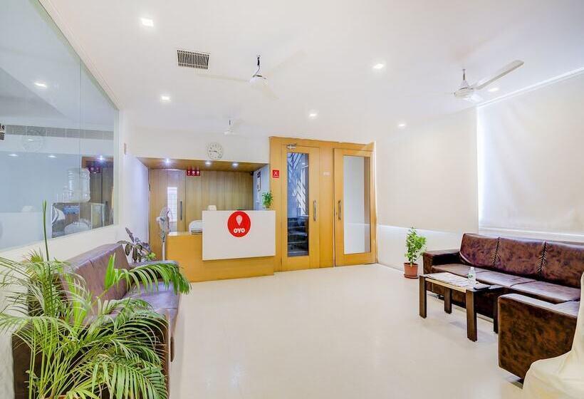 בית מלון כפרי Fab Leela Grand Inn