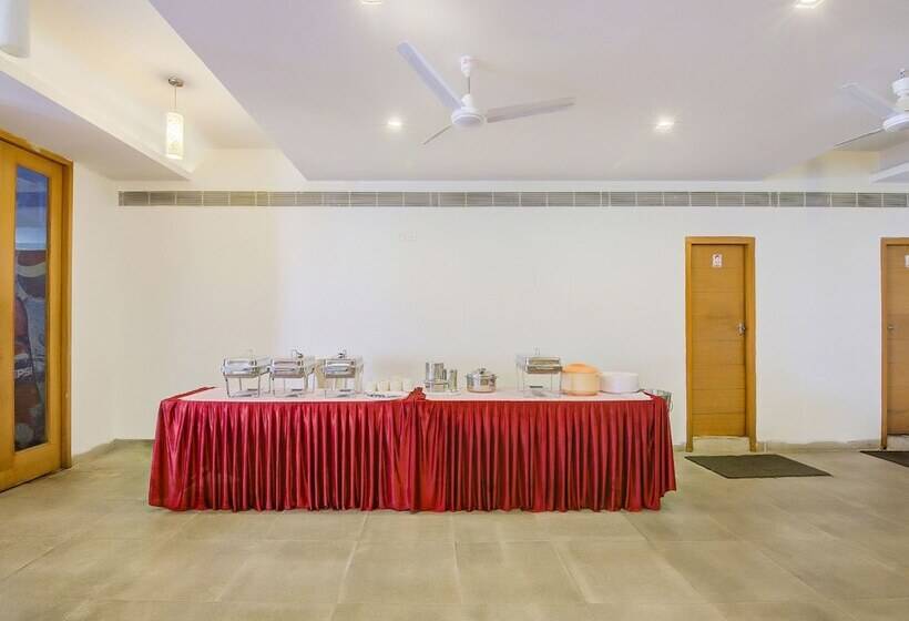 בית מלון כפרי Fab Leela Grand Inn