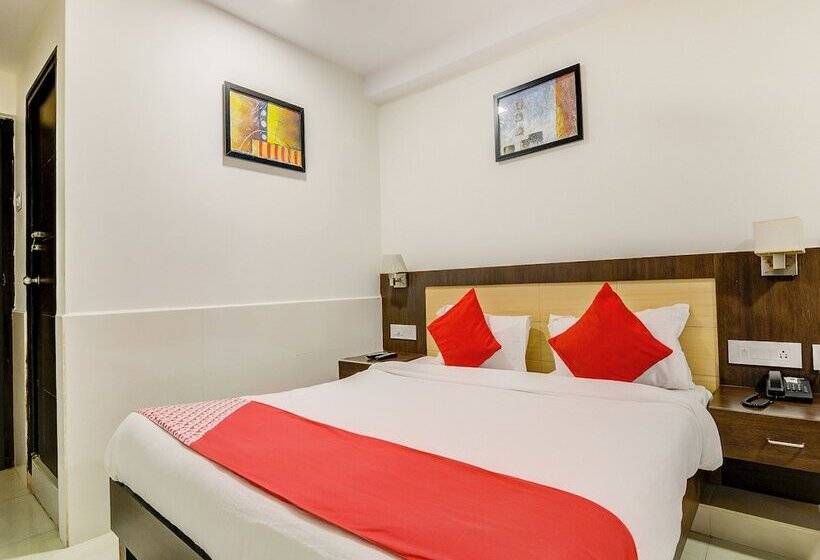 בית מלון כפרי Fab Leela Grand Inn