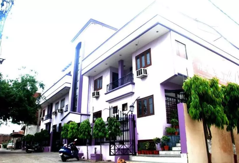 Hotelli Oyo 15398 The Grand Avenue