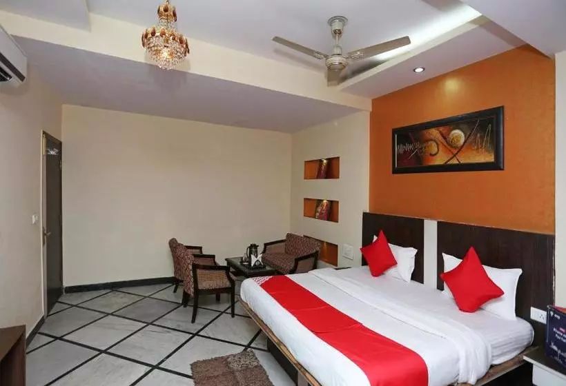 Hotelli Oyo 15398 The Grand Avenue