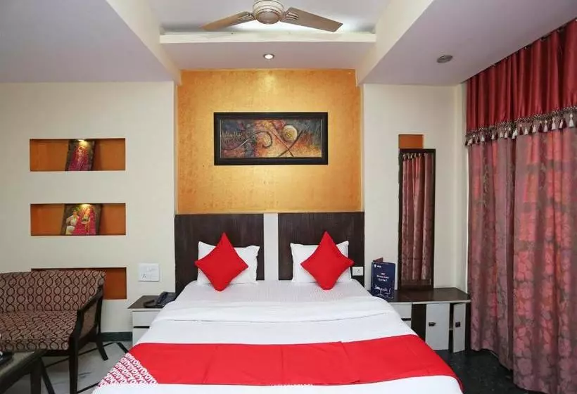 Hotelli Oyo 15398 The Grand Avenue