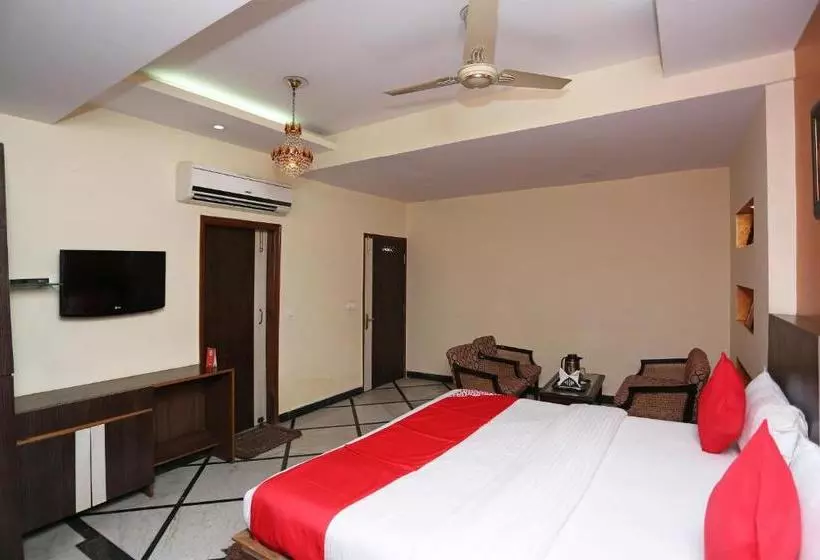 Hotelli Oyo 15398 The Grand Avenue
