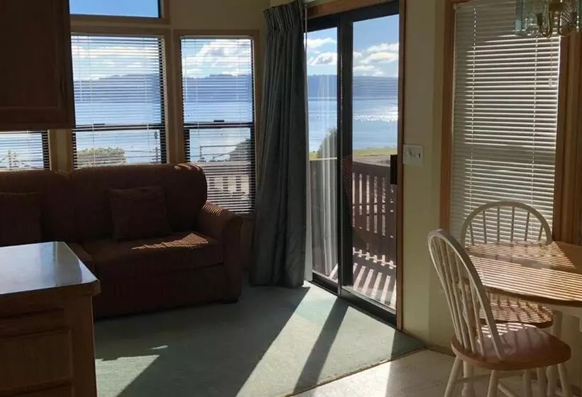 Motelli The Waterfront At Potlatch