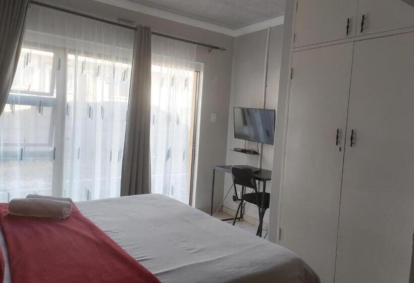 ペンション Tokelo Guesthouse Emalahleni