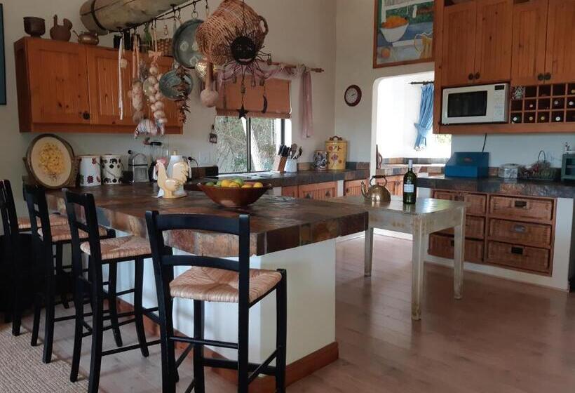 بنسيون Tidal Retreat