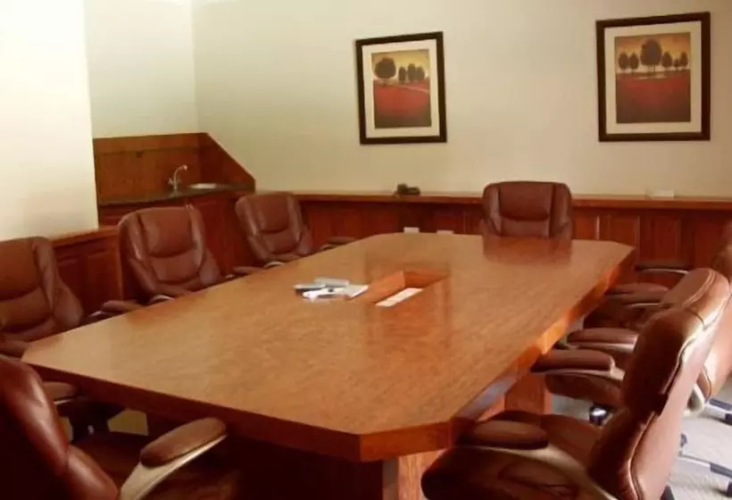 Hotelli Three Rivers Lodge And Villas