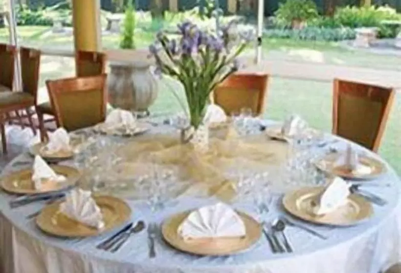 Hotelli Three Rivers Lodge And Villas