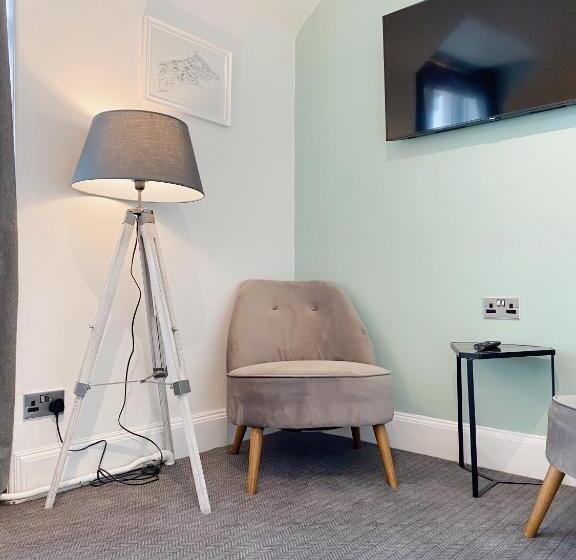 פנסיון Ravenscraig Guest House