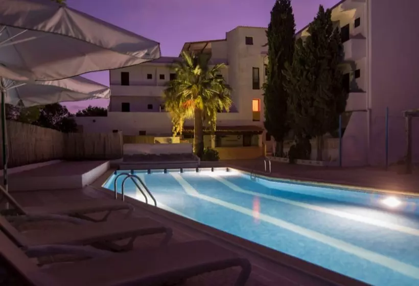 Hotelli Hostal Santi