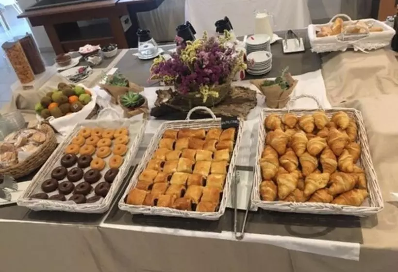 Hotelli Hostal Santi