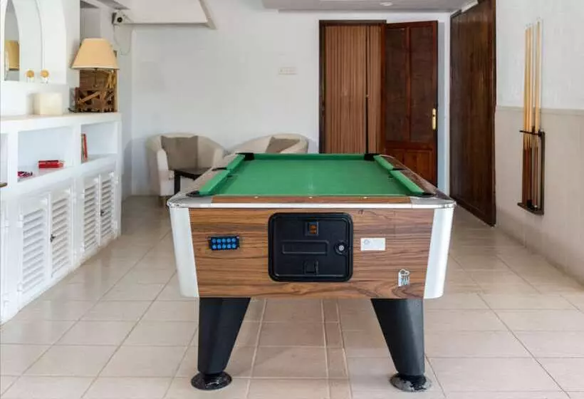 Hotelli Hostal Santi