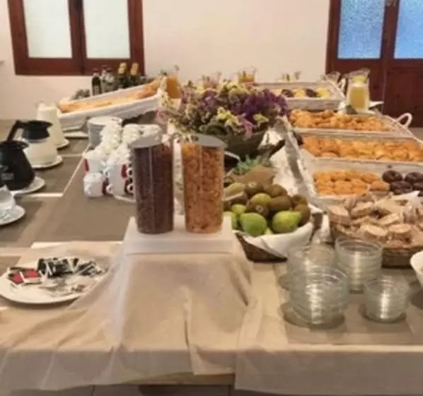 هتل Hostal Santi