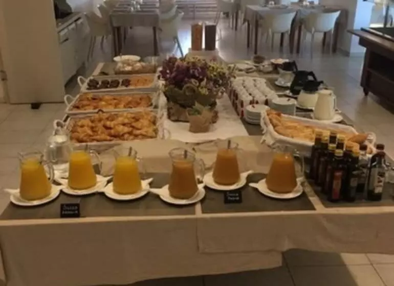 هتل Hostal Santi
