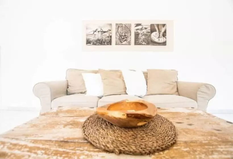 هتل Hostal Santi