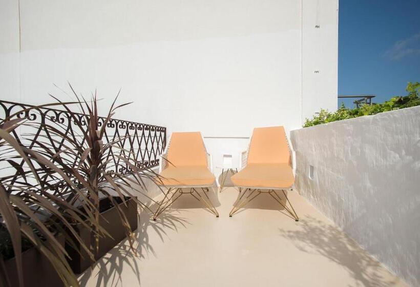 پانسیون Llonga S 11th Youth Hostel