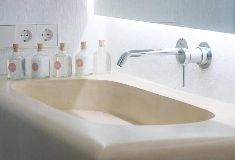 پانسیون Llonga S 11th Youth Hostel