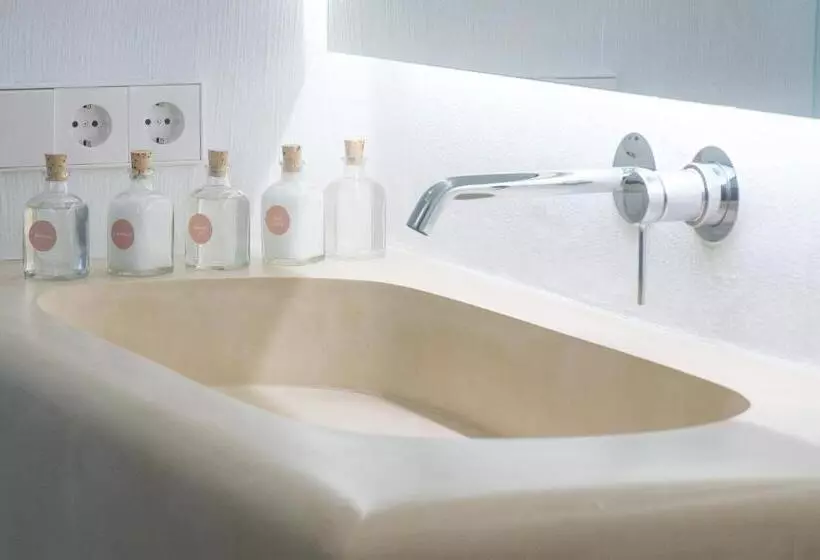 Majatalo Llonga S 11th Youth Hostel