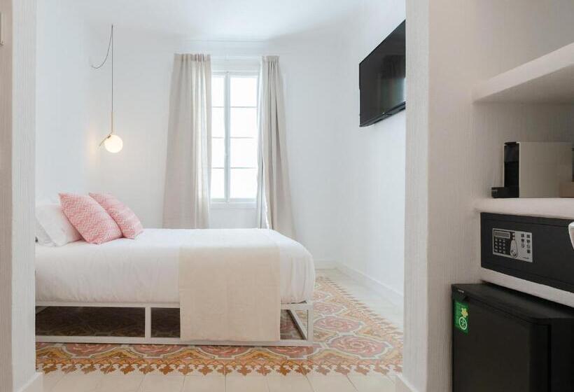 پانسیون Llonga S 11th Youth Hostel