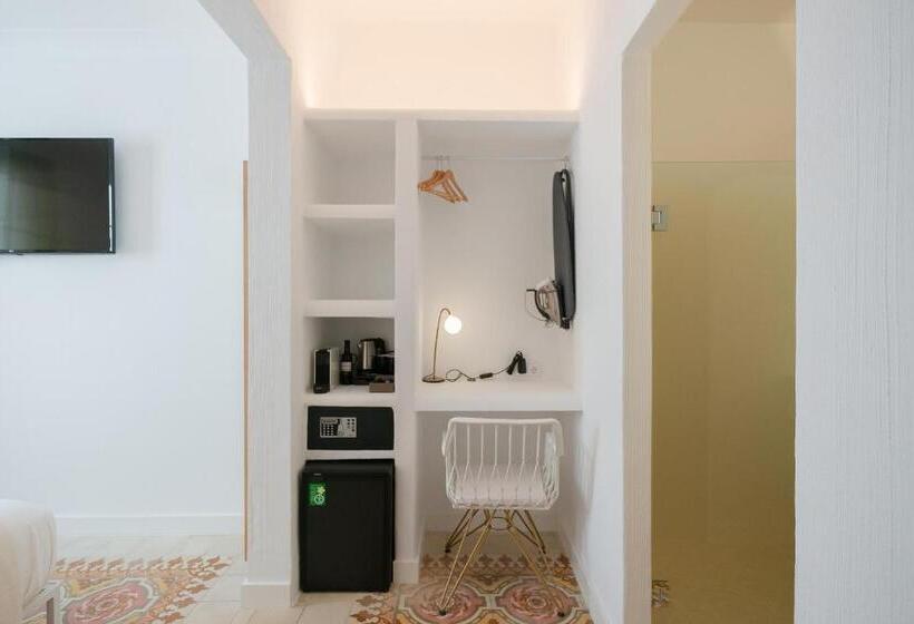 پانسیون Llonga S 11th Youth Hostel