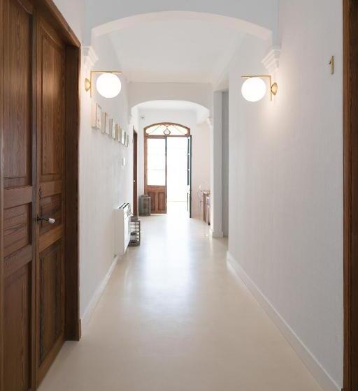 پانسیون Llonga S 11th Youth Hostel