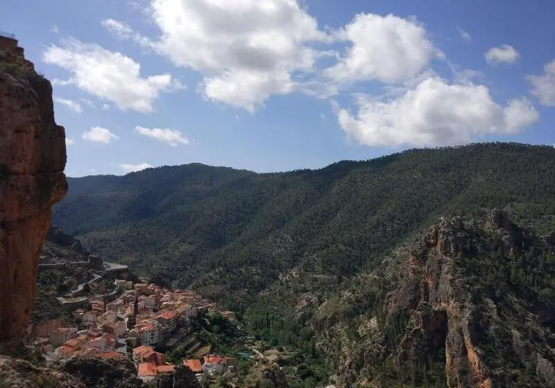 ペンション Miralmundo Alojamientos Rurales Ayna  Hostal Rural