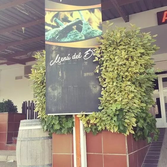 پانسیون Hostal Restaurante Los Badenes