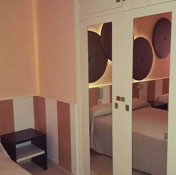 پانسیون Hostal Restaurante Los Badenes
