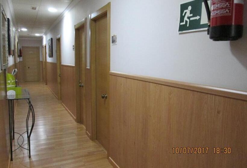 بنسيون Hostal Banderas