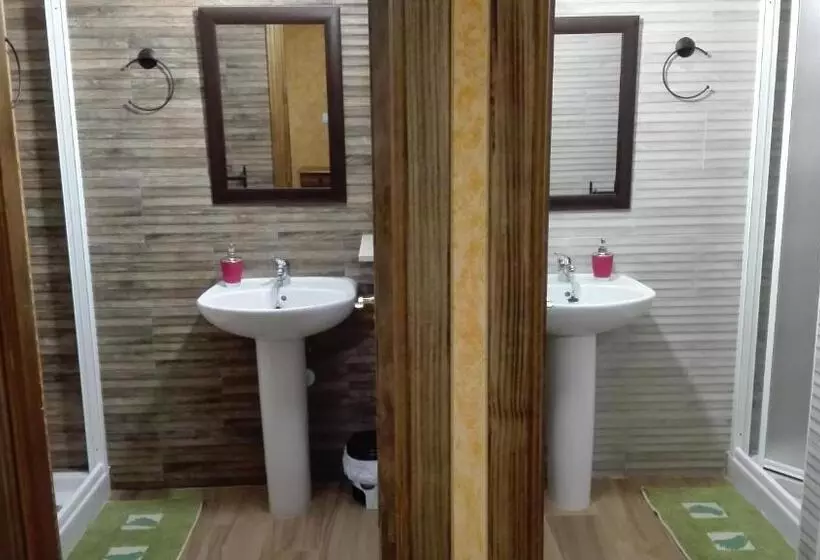 پانسیون Hostal La Aldaba