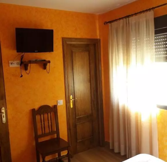 پانسیون Hostal La Aldaba