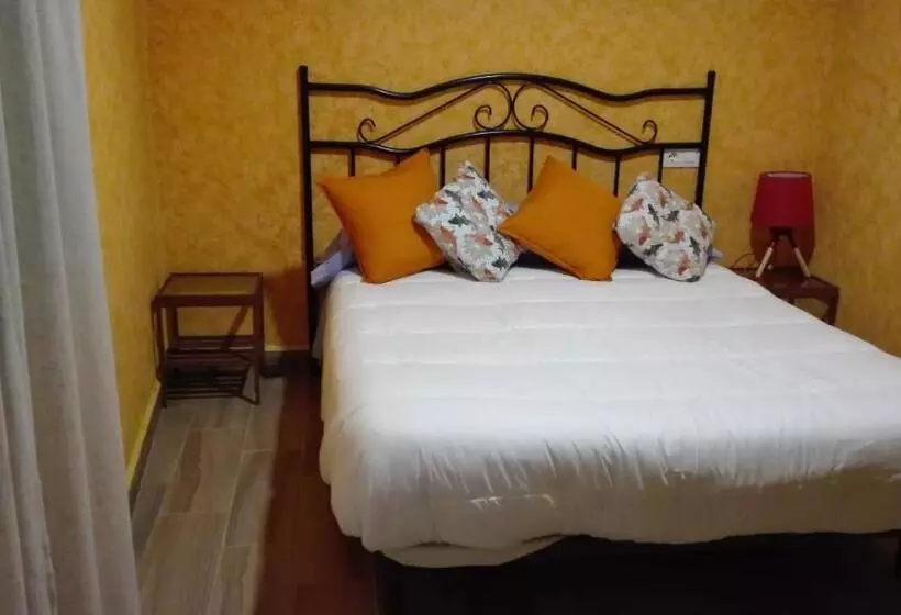 پانسیون Hostal La Aldaba