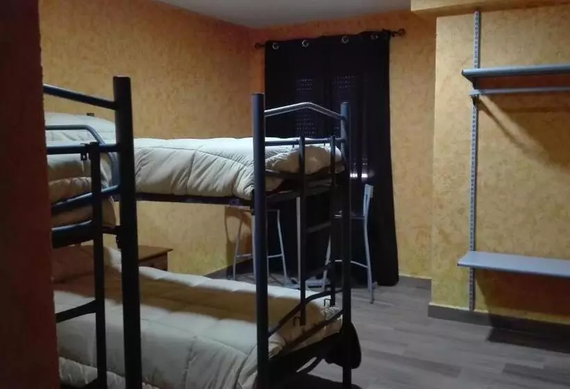 پانسیون Hostal La Aldaba